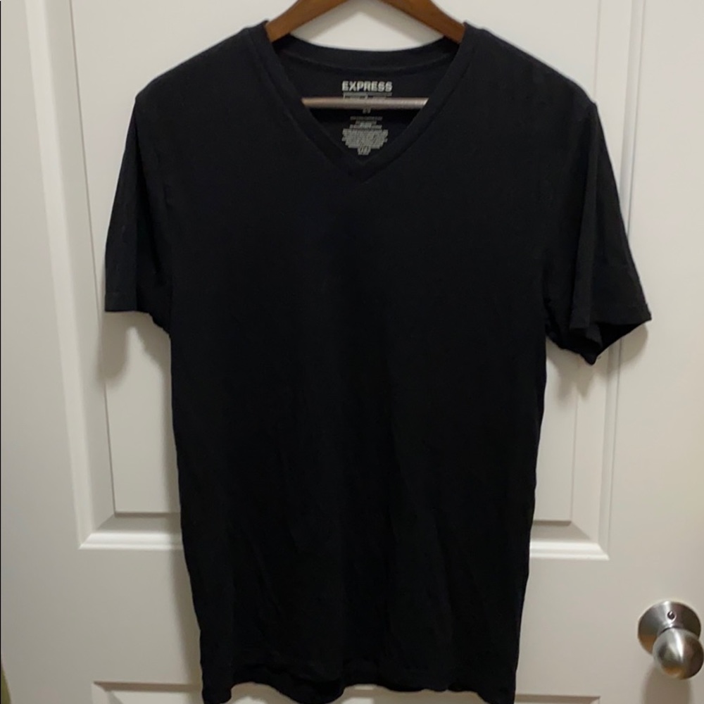 Simple black men’s tee